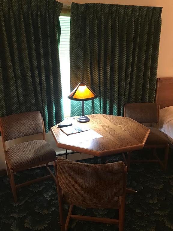 Mcgovern'S Motel And Suites Sun Prairie ภายนอก รูปภาพ